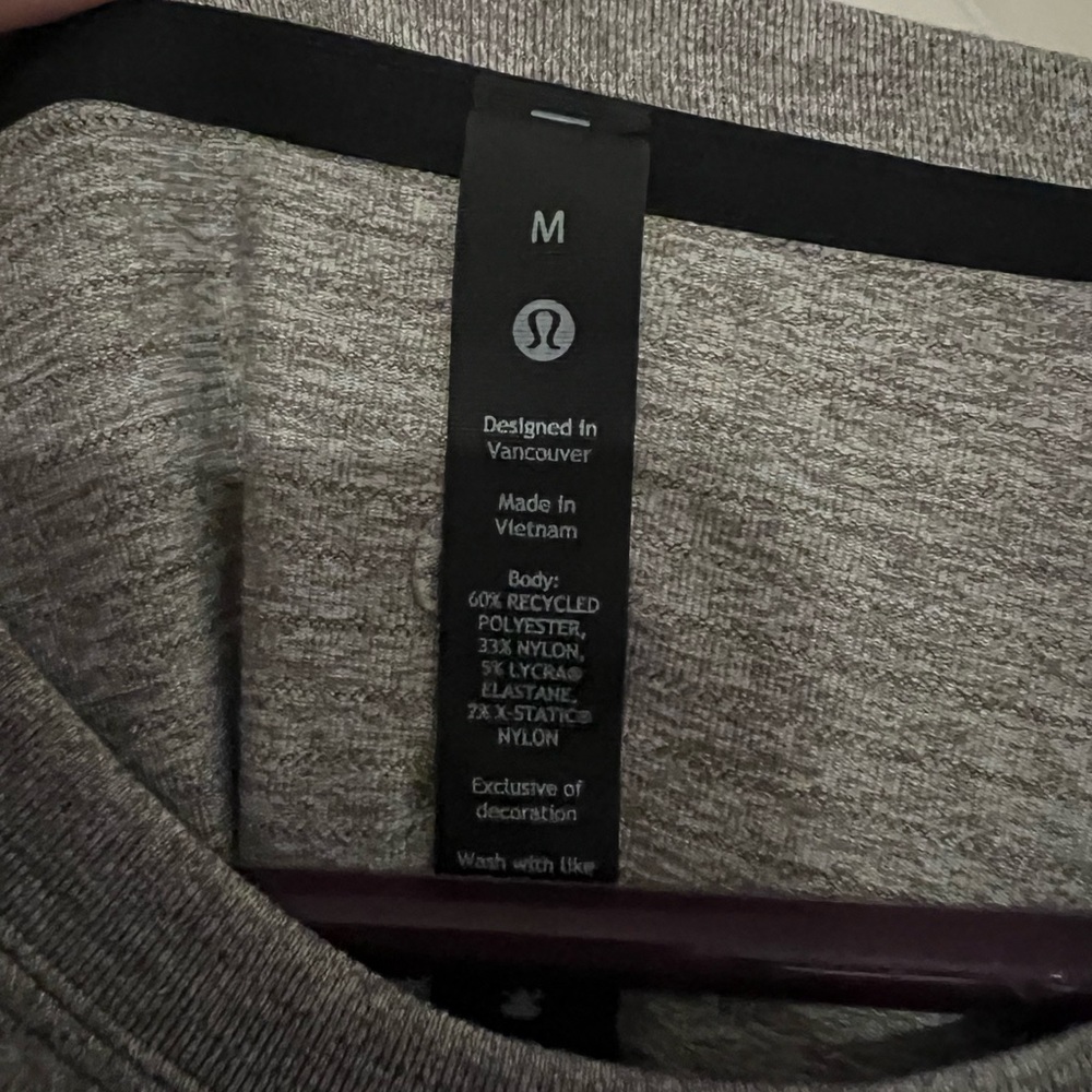 Men’s medium dry fit lulu lemon short sleeve t shirt